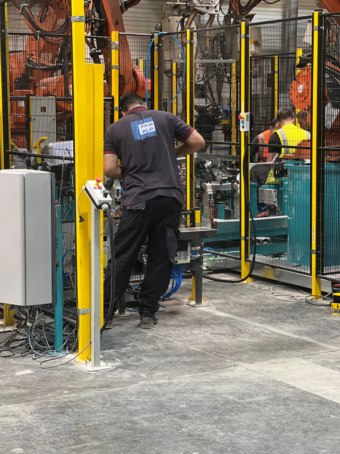 4 Fikstür ve 3 Robotlu Kaynak Sistemi Başarıyla Devreye Alındı (5)